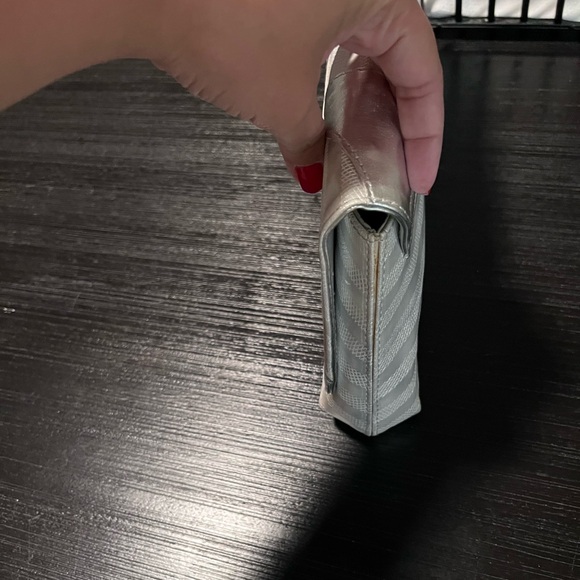 NWT J.Renee Silver Evening Bag - Picture 5 of 5